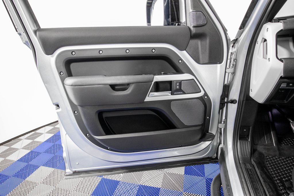 Used 2020 Land Rover Defender 110 SE image 13