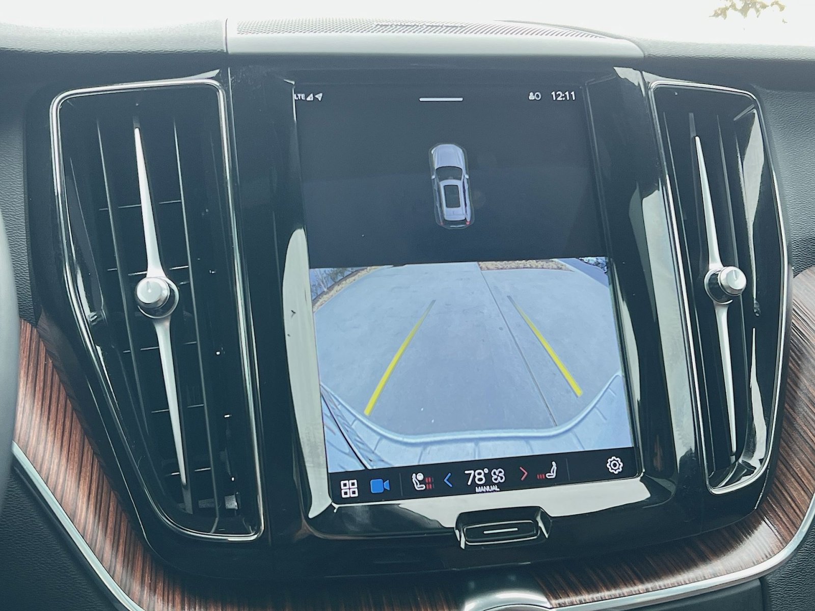 Certified 2023 Volvo XC60 B5 Plus w/ Climate Package image 19