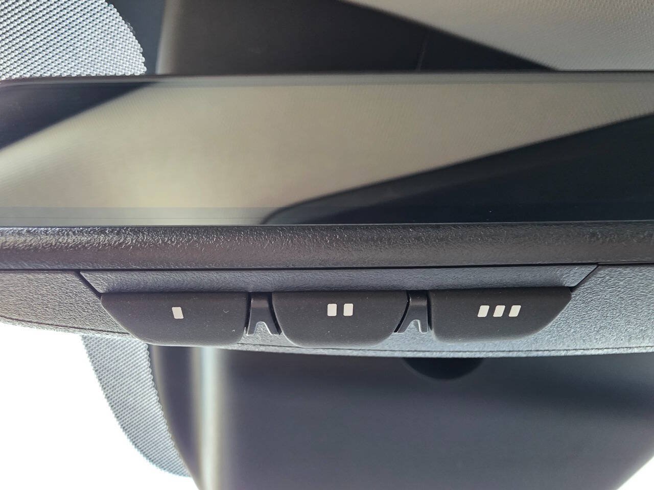 Used 2025 Kia Carnival SX w/ SX Dark Edition Package FWD image 17