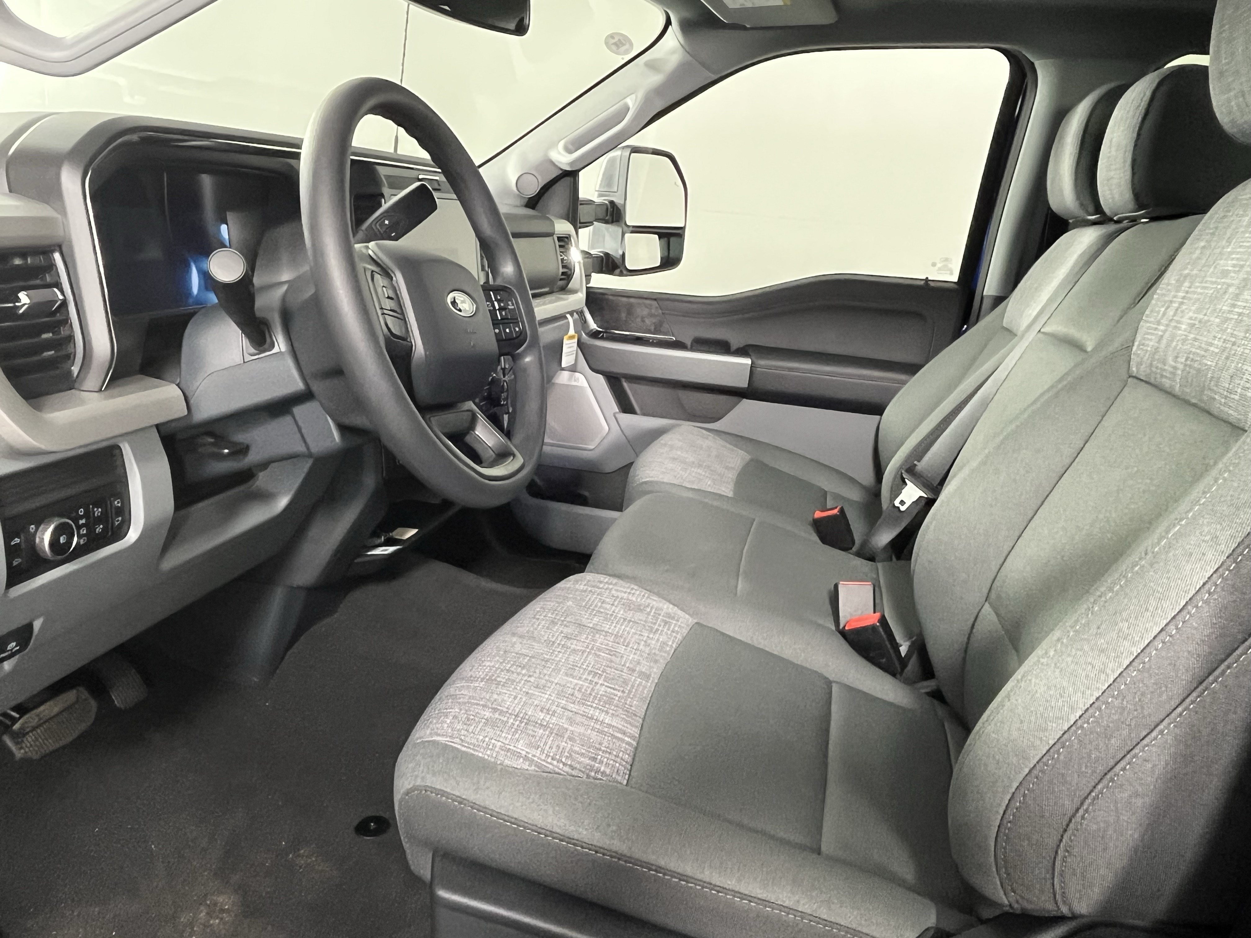 New 2026 Ford F250 XLT w/ XLT Premium Package AWD/4WD image 9