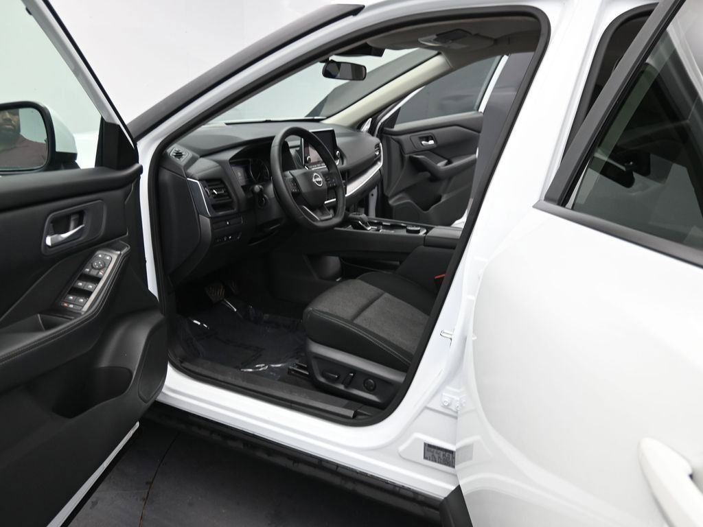 Used 2026 Nissan Rogue SV image 16