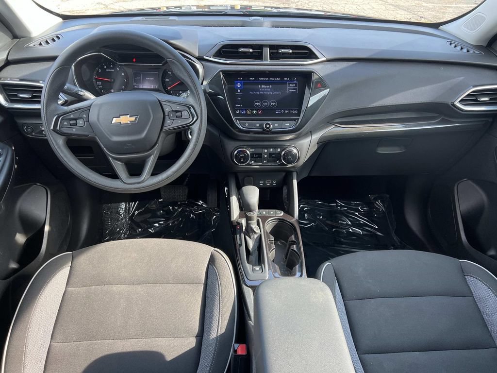 Used 2023 Chevrolet TrailBlazer LT w/ Convenience Package AWD/4WD image 3