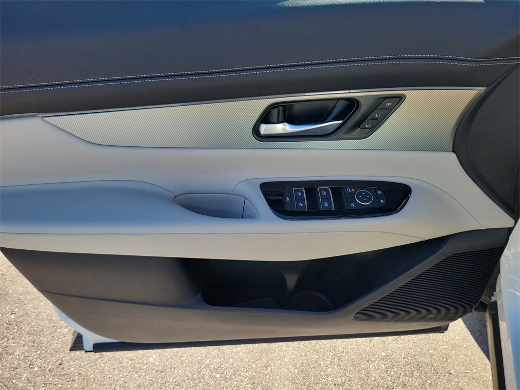 Certified 2025 Nissan Murano SL w/ Cargo Package image 16