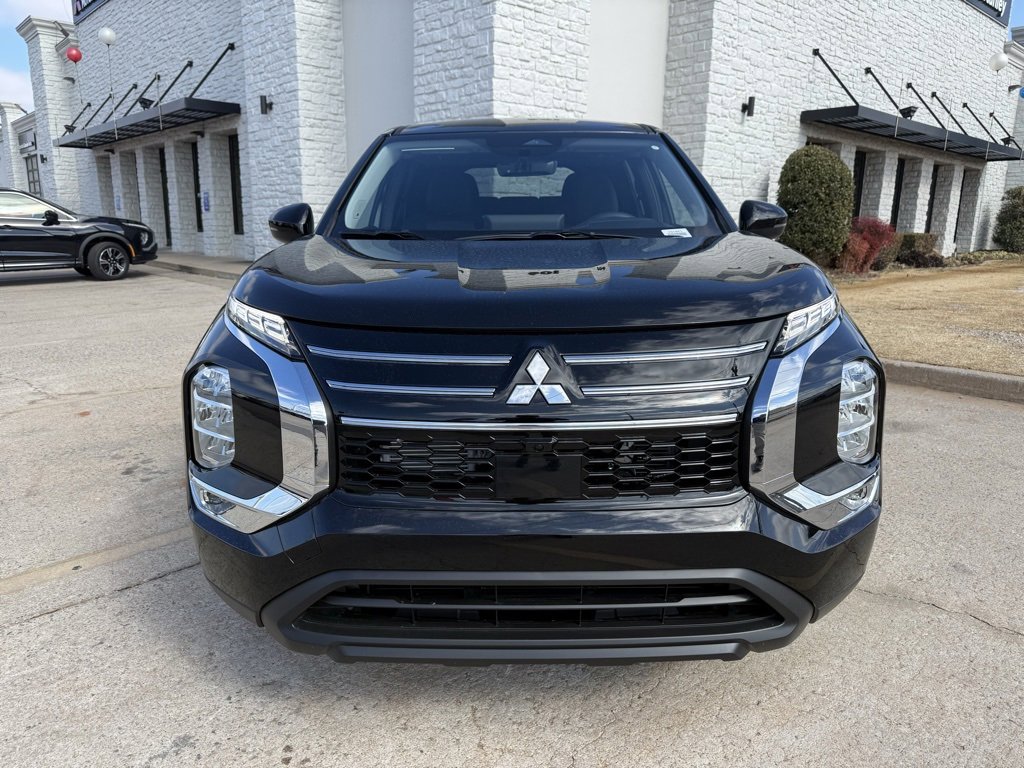 New 2026 Mitsubishi Outlander ES image 2