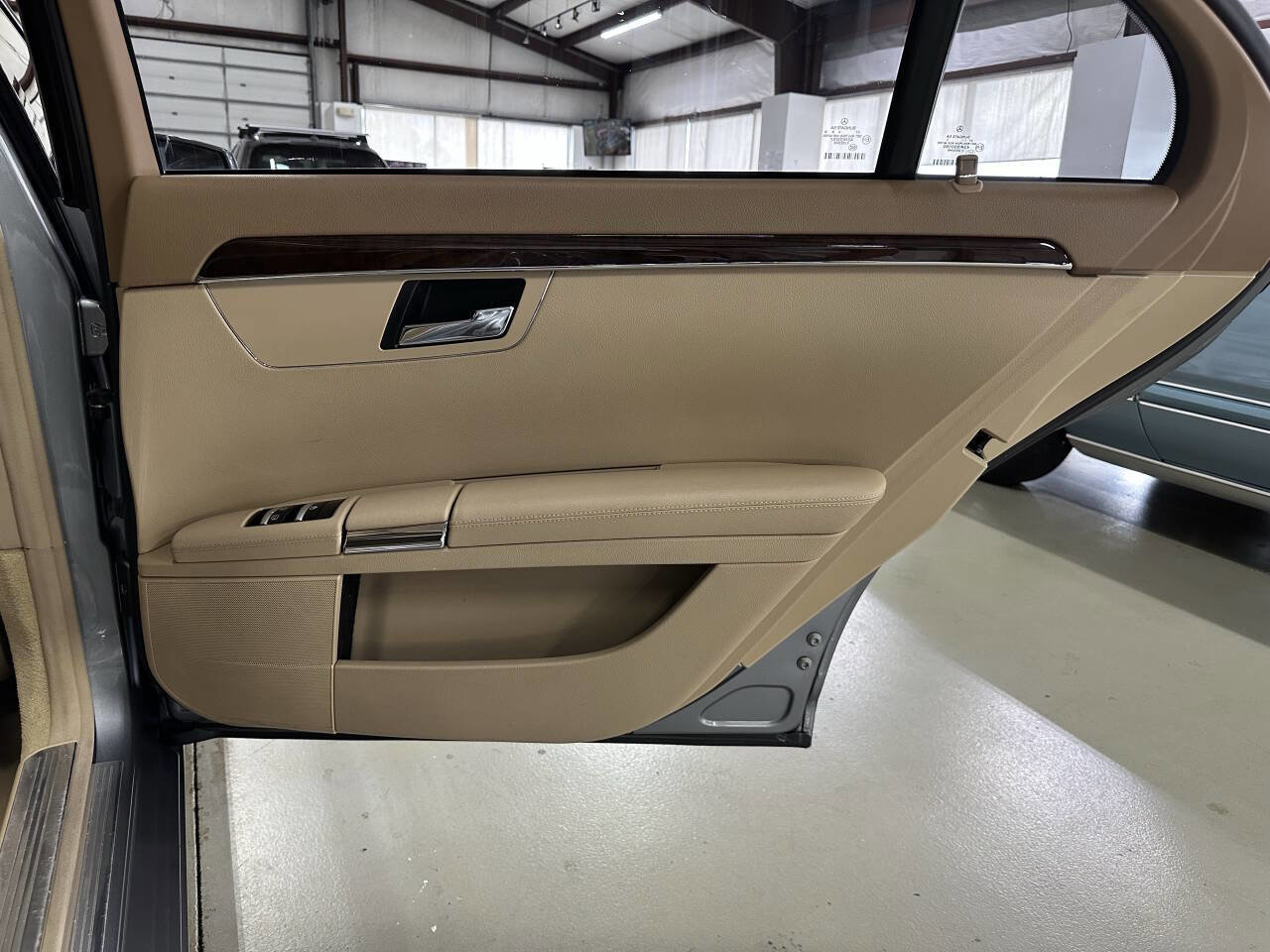 Used 2011 Mercedes-Benz S 550 4MATIC image 14