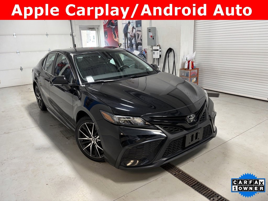 Used 2023 Toyota Camry SE image 2