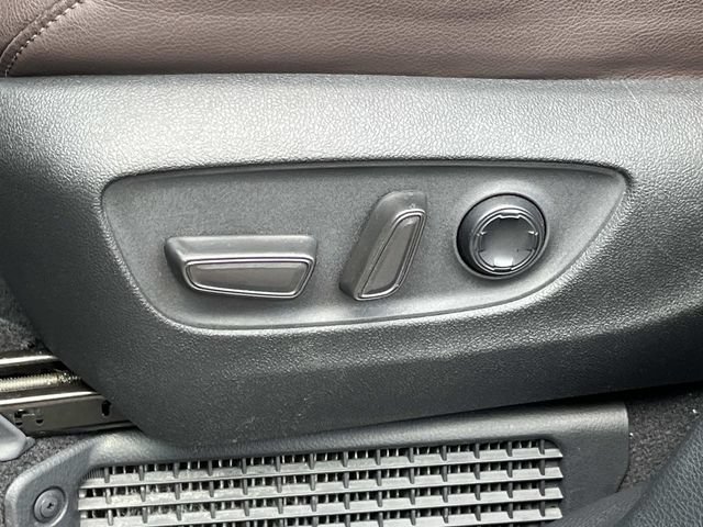 Used 2022 Toyota Sienna Platinum FWD image 22