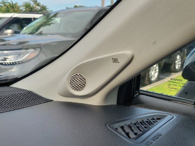 Used 2022 Toyota Corolla Cross LE w/ Moonroof Package FWD image 17