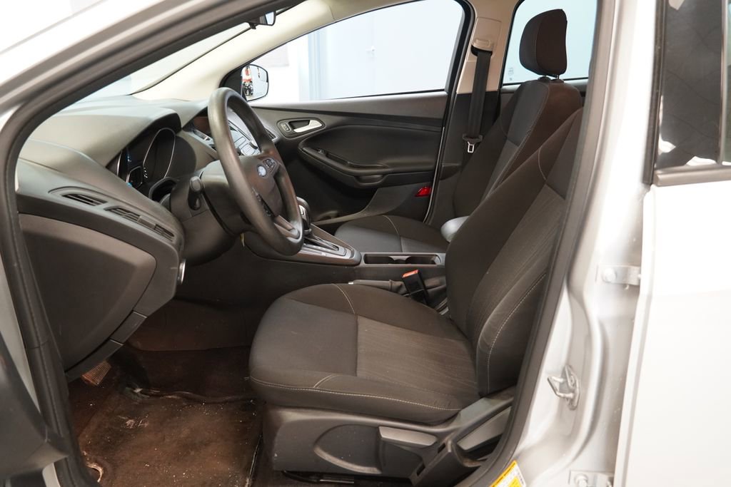 Used 2018 Ford Focus SE FWD image 4