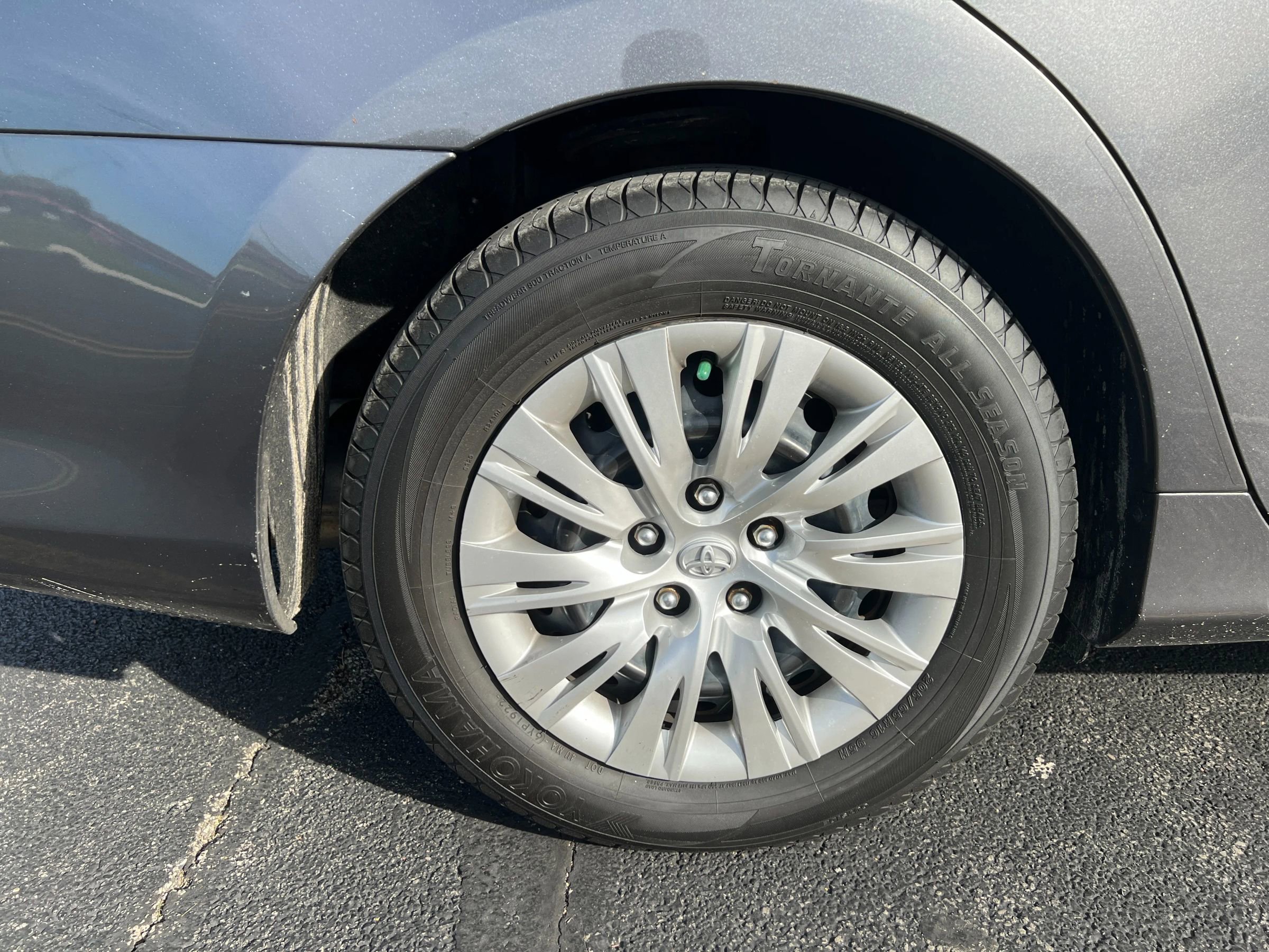 Used 2014 Toyota Camry LE FWD image 13