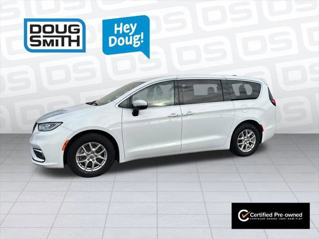 Certified 2023 Chrysler Pacifica Touring-L image 2