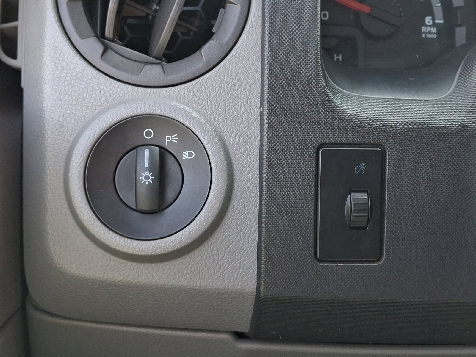 Used 2011 Ford E-250 and Econoline 250 Extended w/ Commercial Cargo Van Pkg image 26