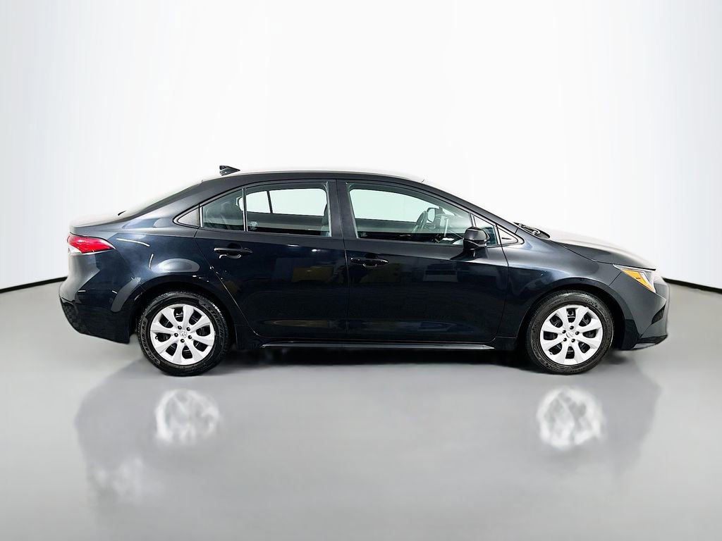 Used 2021 Toyota Corolla LE image 4