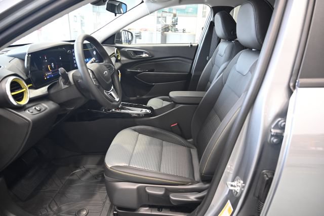 New 2026 Chevrolet Trax LT w/ Sunroof Package FWD image 9