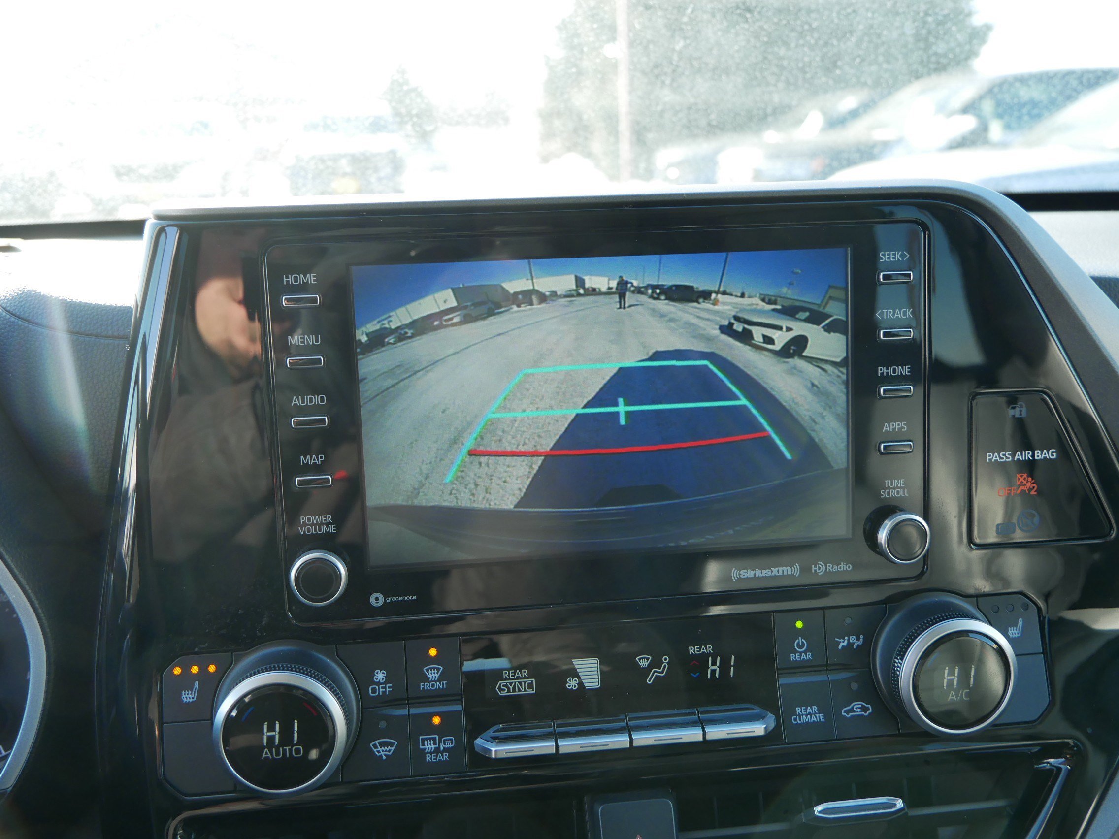 Used 2020 Toyota Highlander XLE image 27