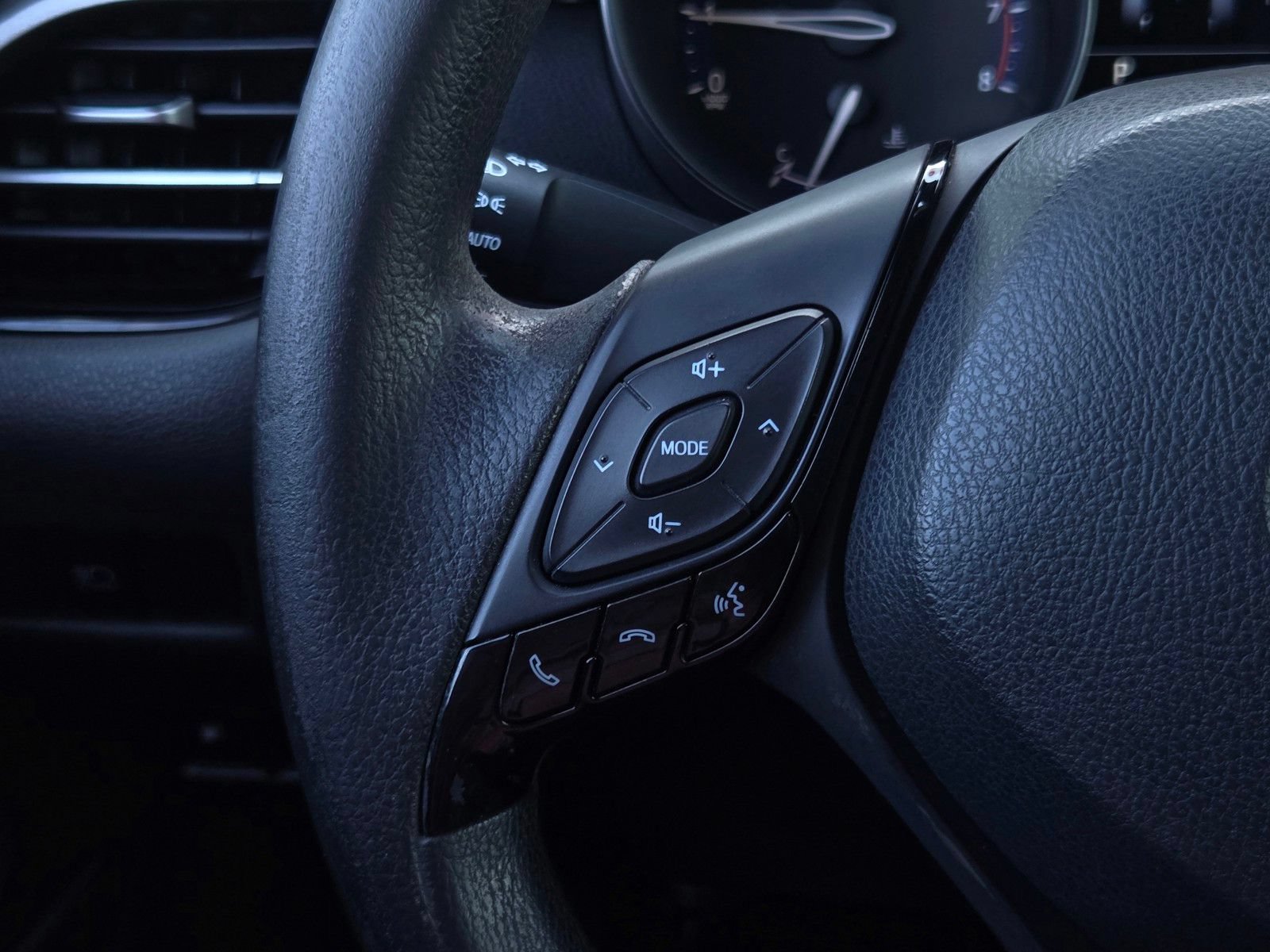 Certified 2020 Toyota C-HR LE FWD image 19