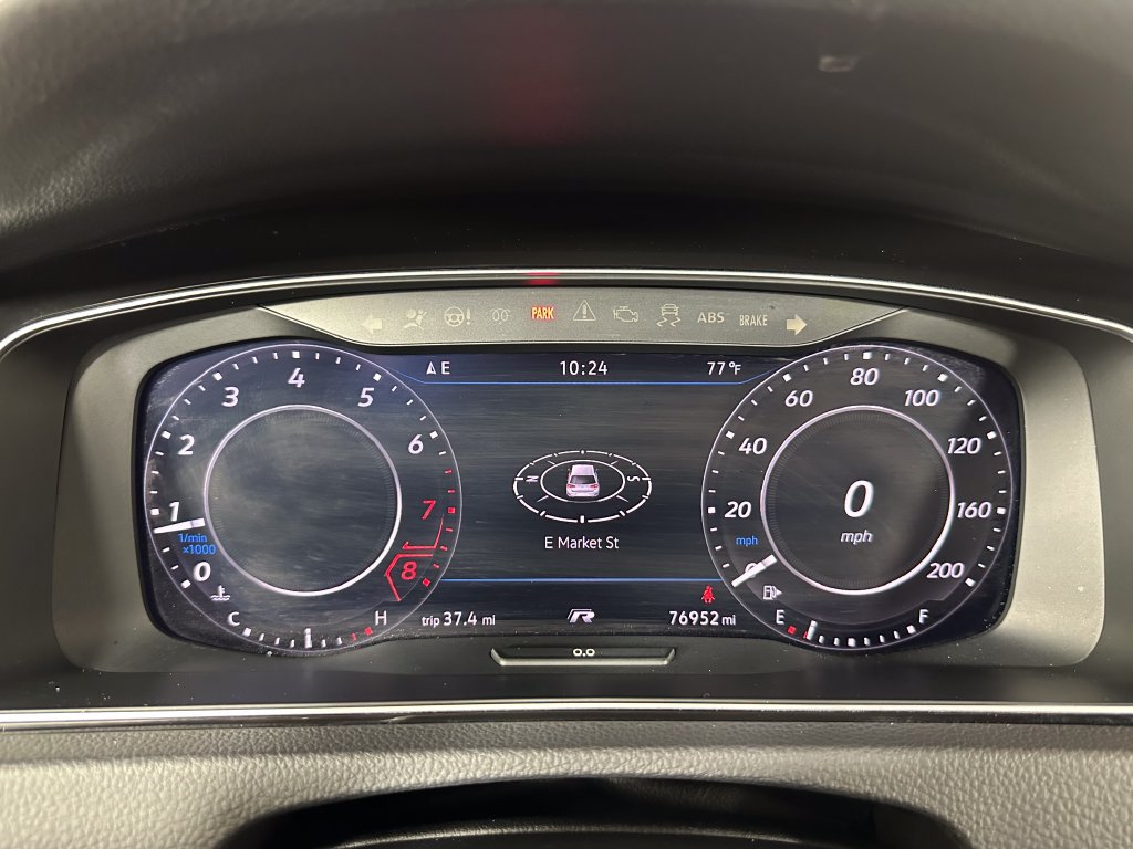 Used 2018 Volkswagen Golf R 4-Door AWD/4WD image 13