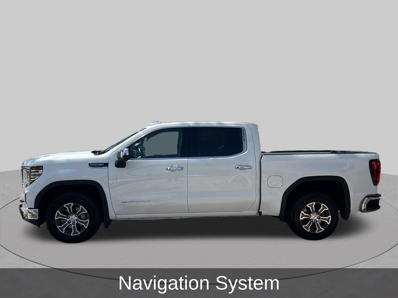 Used 2026 GMC Sierra 1500 SLT RWD image 2
