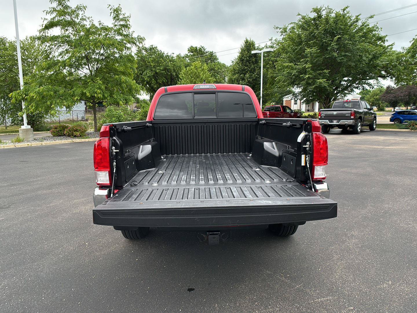 Used 2016 Toyota Tacoma SR5 w/ SR5 Appearance Package (SN) AWD/4WD image 14