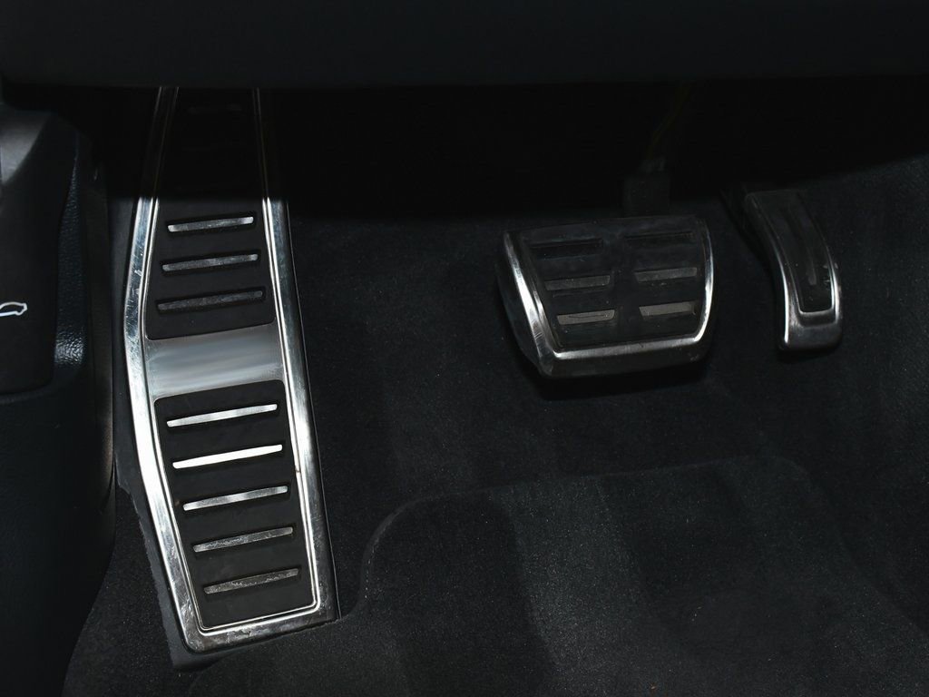 Used 2022 Audi S8 w/ S8 Comfort Plus Package AWD/4WD image 28