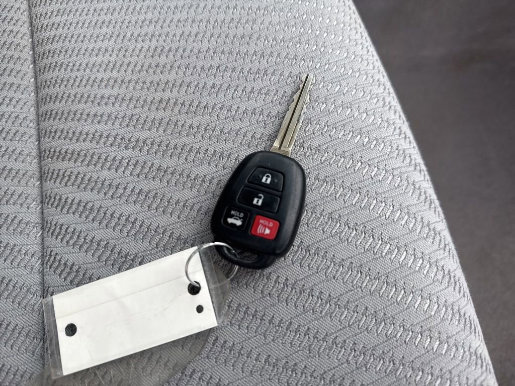 Used 2015 Toyota Camry LE image 33