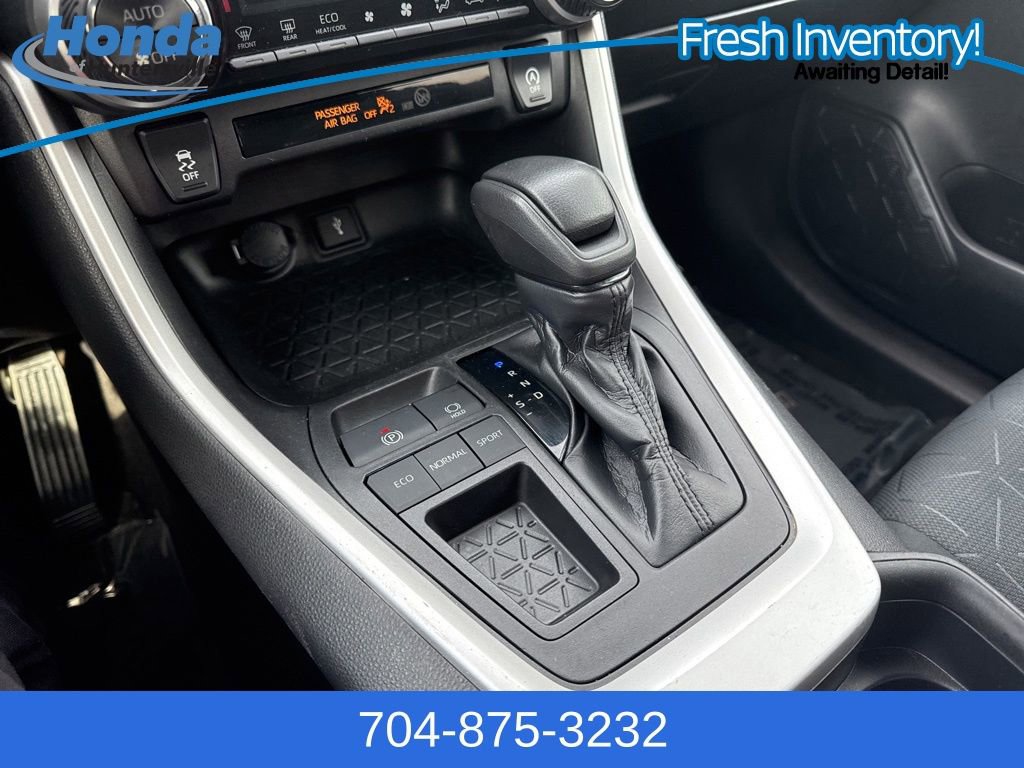 Used 2020 Toyota RAV4 XLE image 27