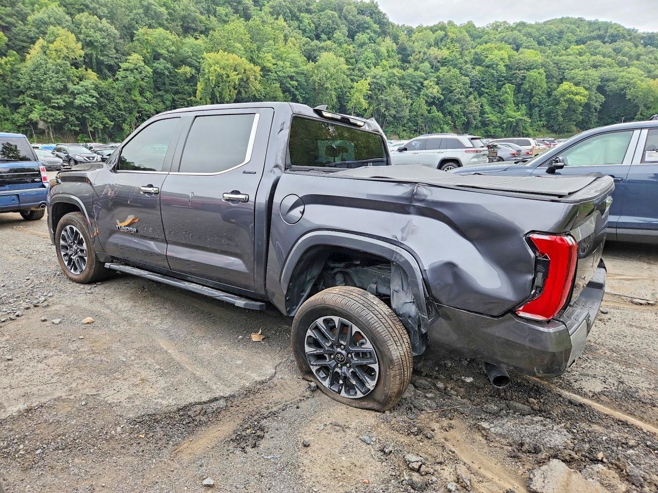 Used 2025 Toyota Tundra Limited AWD/4WD image 3