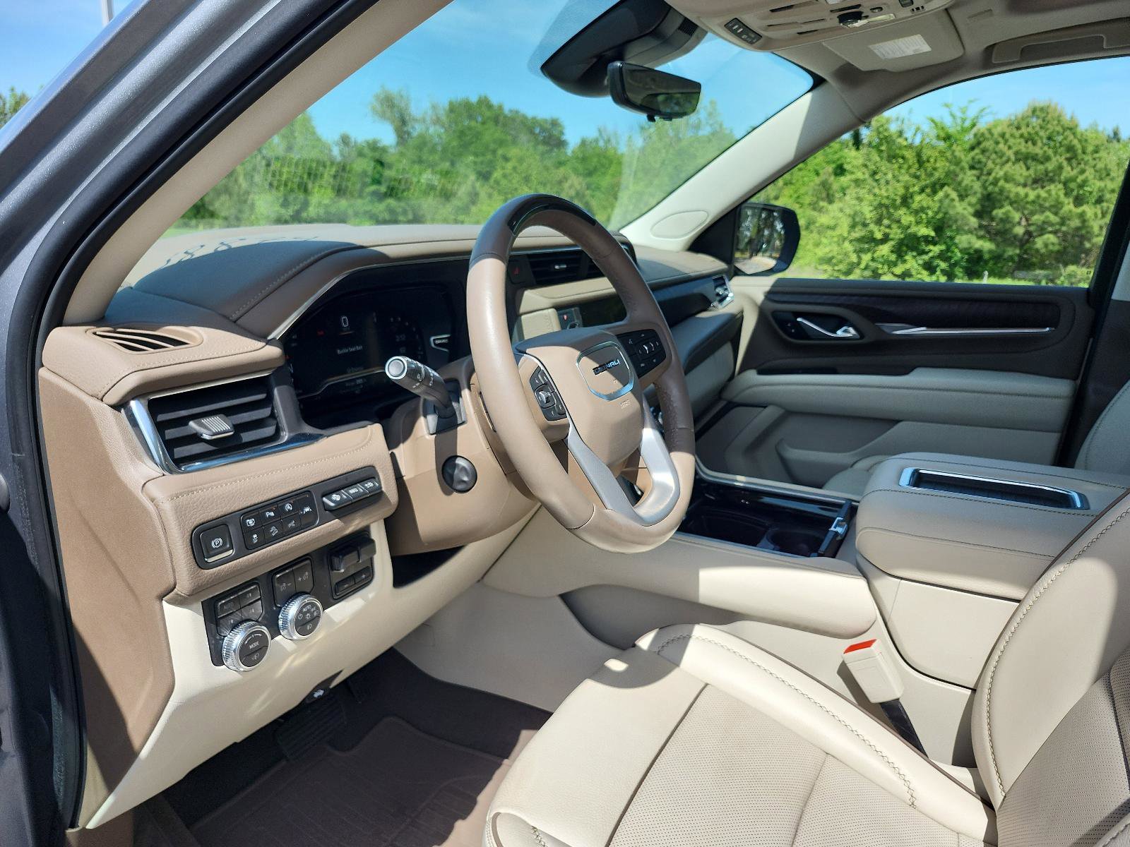 Used 2023 GMC Yukon XL Denali w/ Denali Reserve Package image 17