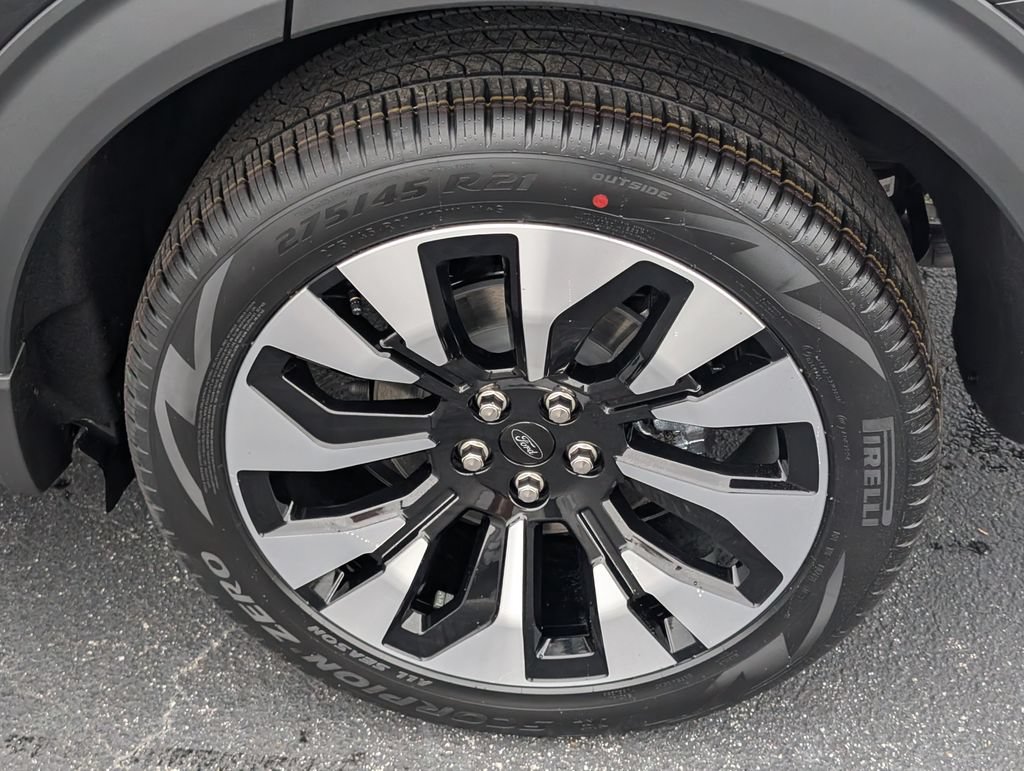 New 2026 Ford Explorer Platinum w/ LUX Leather Package AWD/4WD image 18