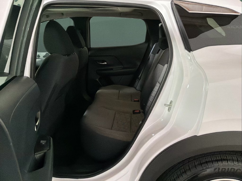 Used 2025 Nissan Kicks SV w/ SV Premium Package AWD/4WD image 18