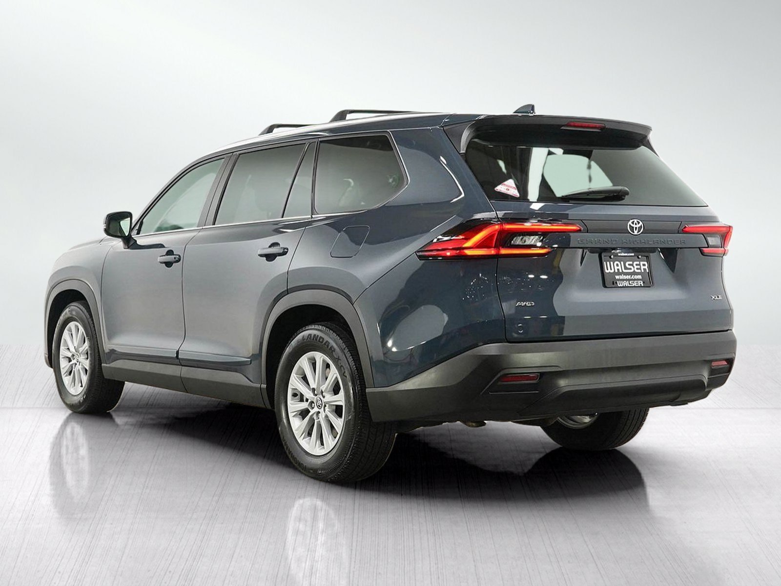 Used 2024 Toyota Grand Highlander AWD image 3
