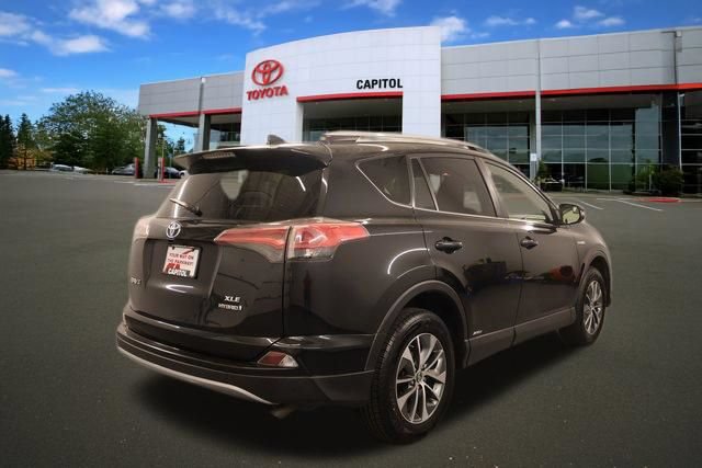 Used 2018 Toyota RAV4 XLE AWD/4WD image 2