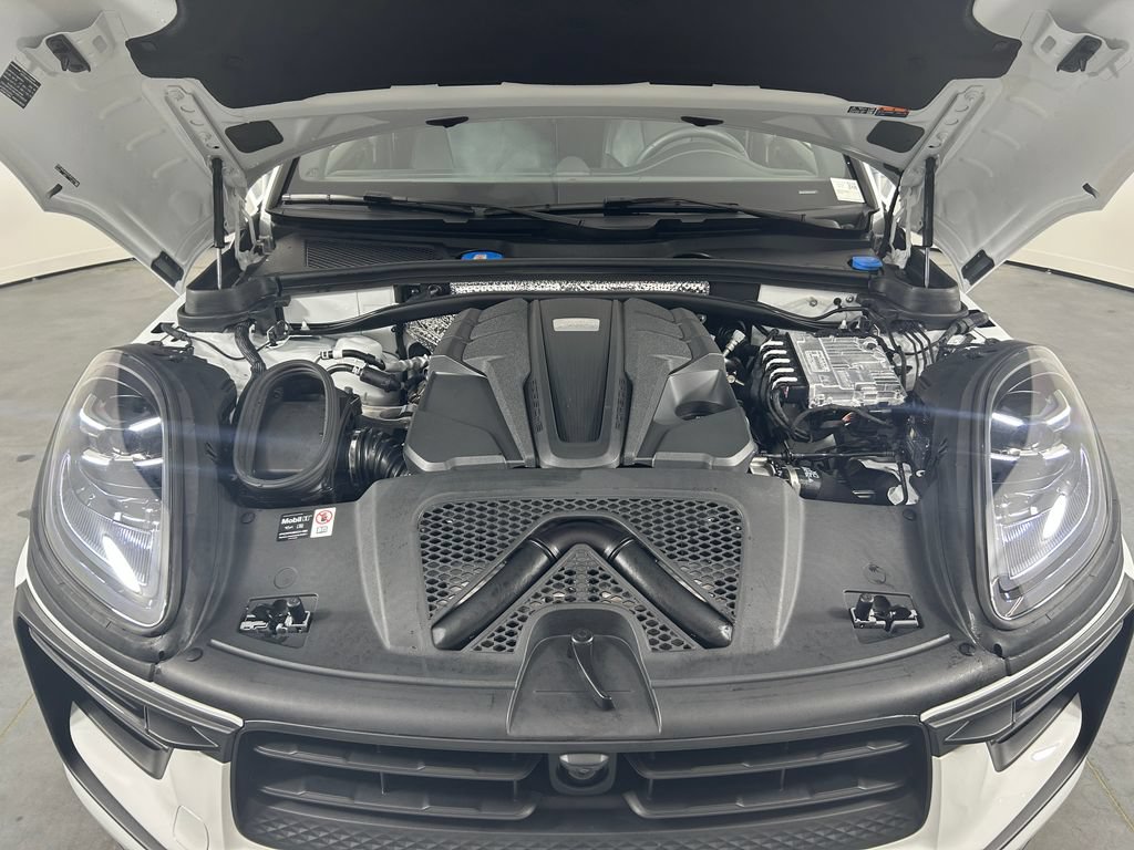 Certified 2025 Porsche Macan S AWD/4WD image 30