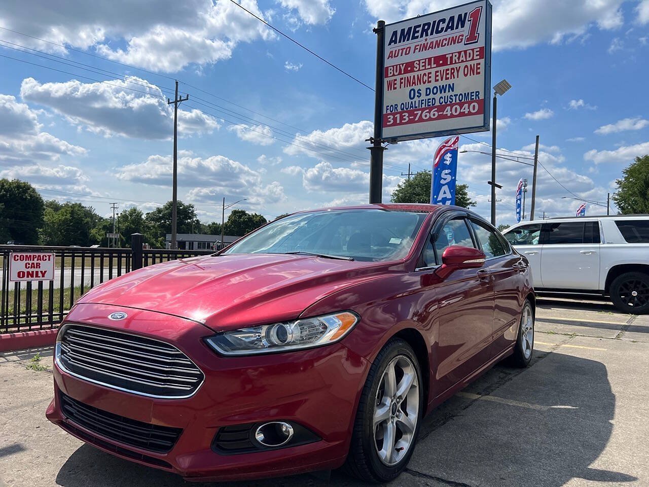 Used 2016 Ford Fusion SE w/ Equipment Group 201A FWD image 2