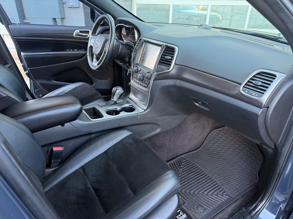 Used 2017 Jeep Grand Cherokee Altitude image 16