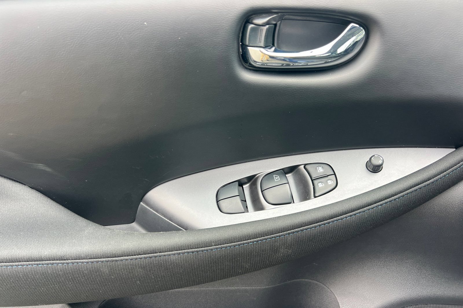 Certified 2025 Nissan Leaf S FWD image 11
