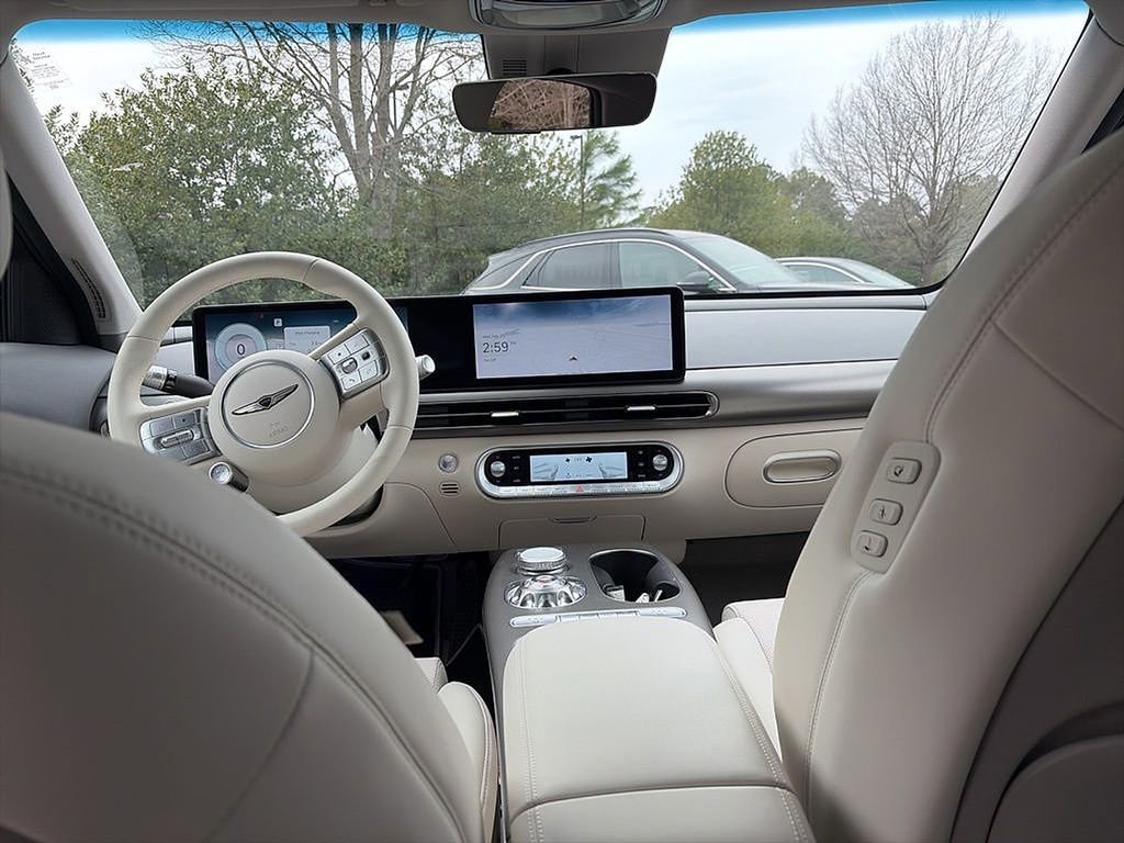 Used 2025 Genesis GV60 RWD image 5
