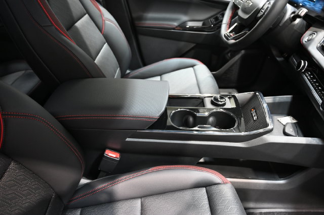 New 2027 Chevrolet Equinox RS w/ Convenience Package III FWD image 20