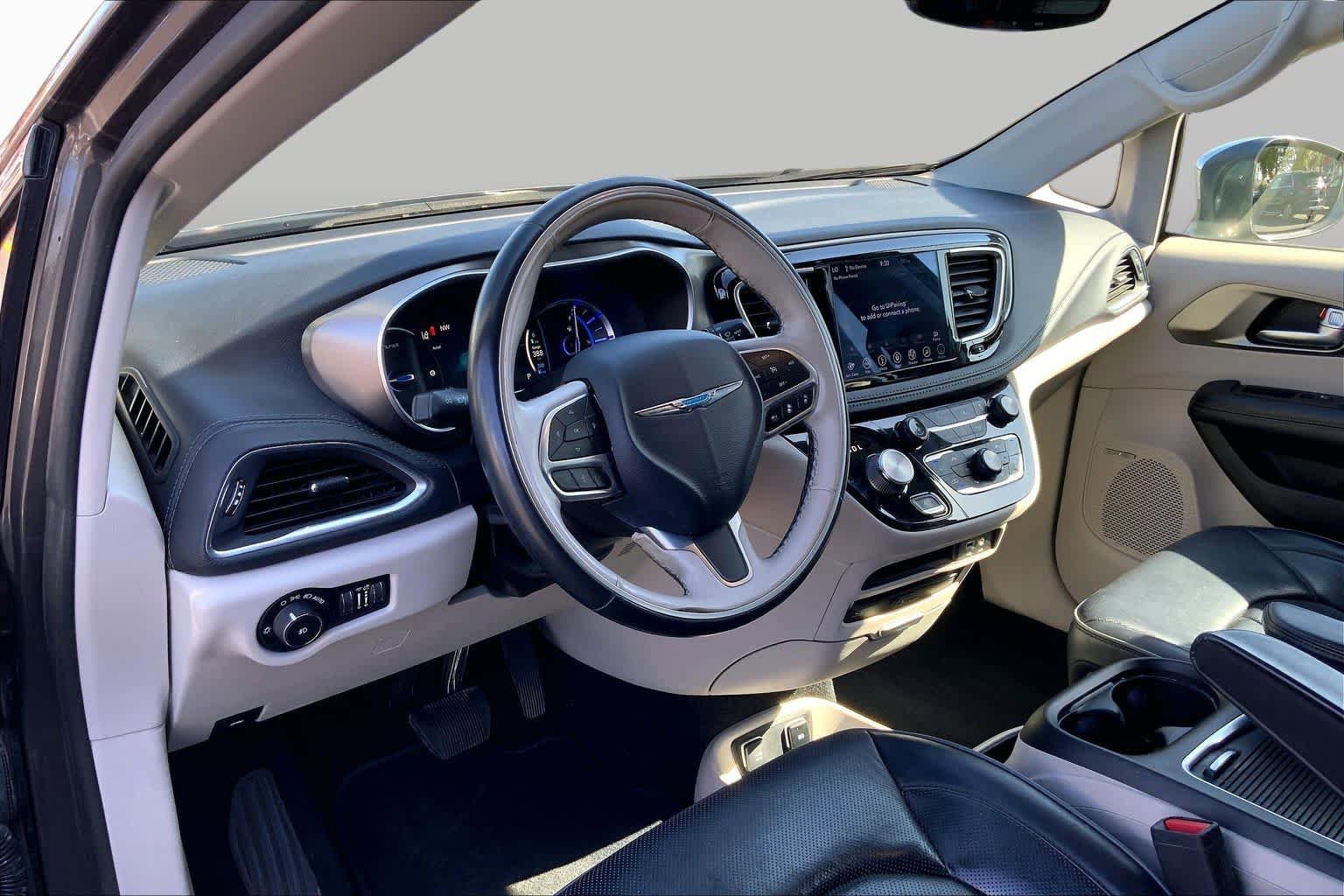 Used 2019 Chrysler Pacifica Limited w/ Advanced Safetytec Group FWD image 17