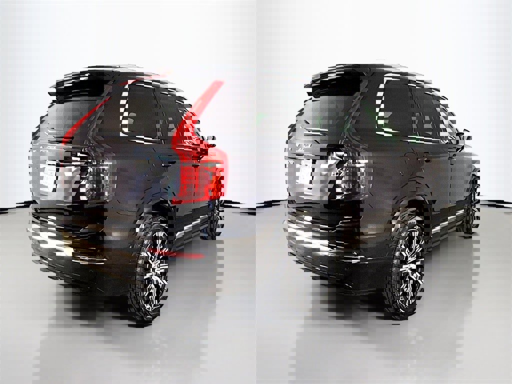 Certified 2025 Volvo XC90 B6 Plus image 7