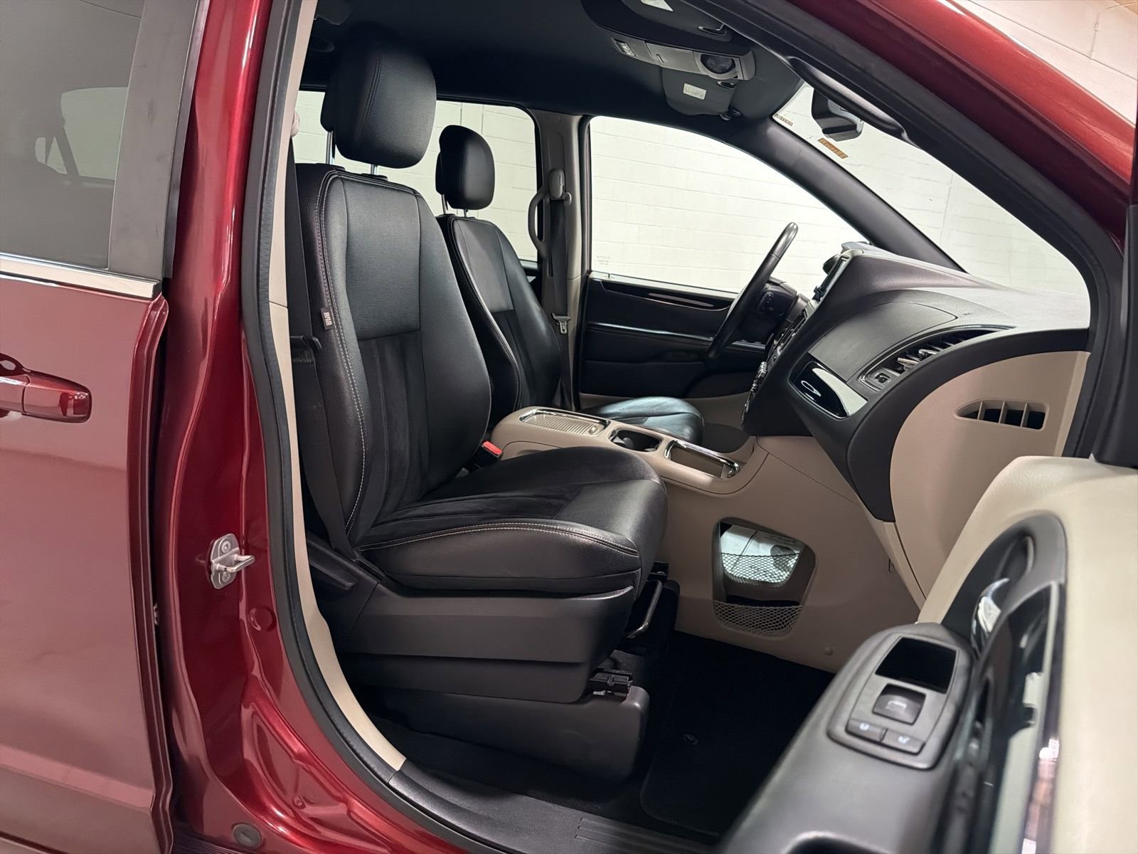 Used 2018 Dodge Grand Caravan SXT image 15