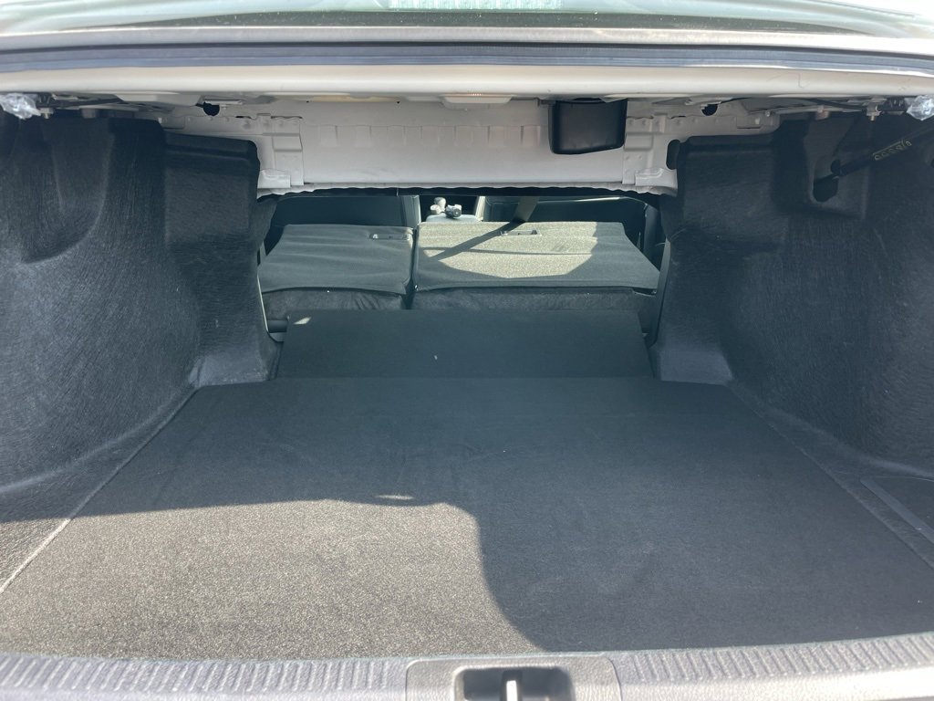 Used 2025 Toyota Camry SE image 30