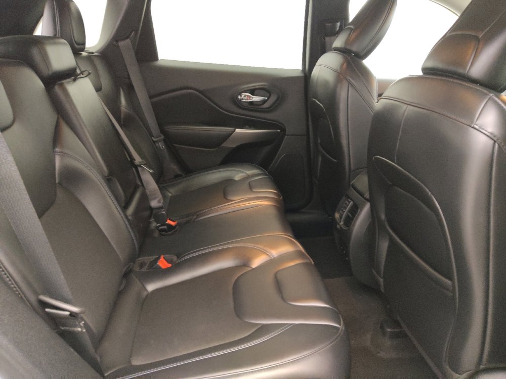 Used 2020 Jeep Cherokee Latitude Plus image 19