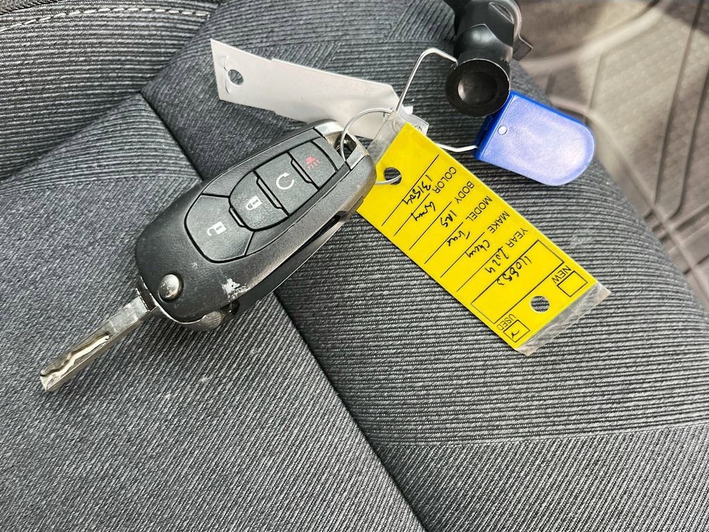 Used 2024 Chevrolet Trax RS FWD image 32