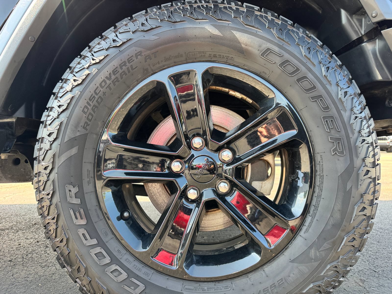 Used 2021 Jeep Wrangler Unlimited Sahara AWD/4WD image 26