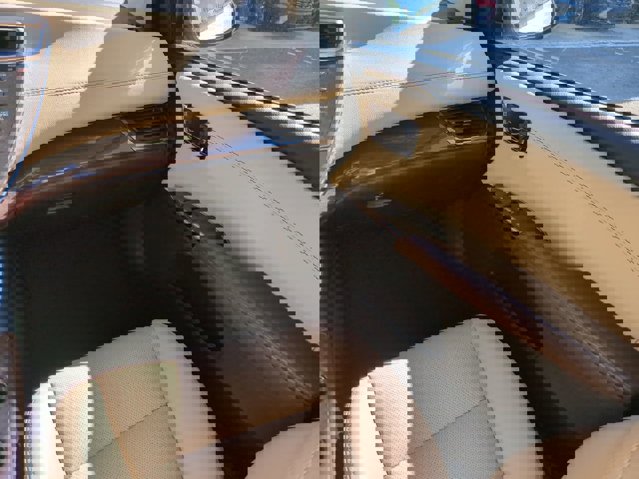 Used 2014 Toyota Avalon Limited image 16