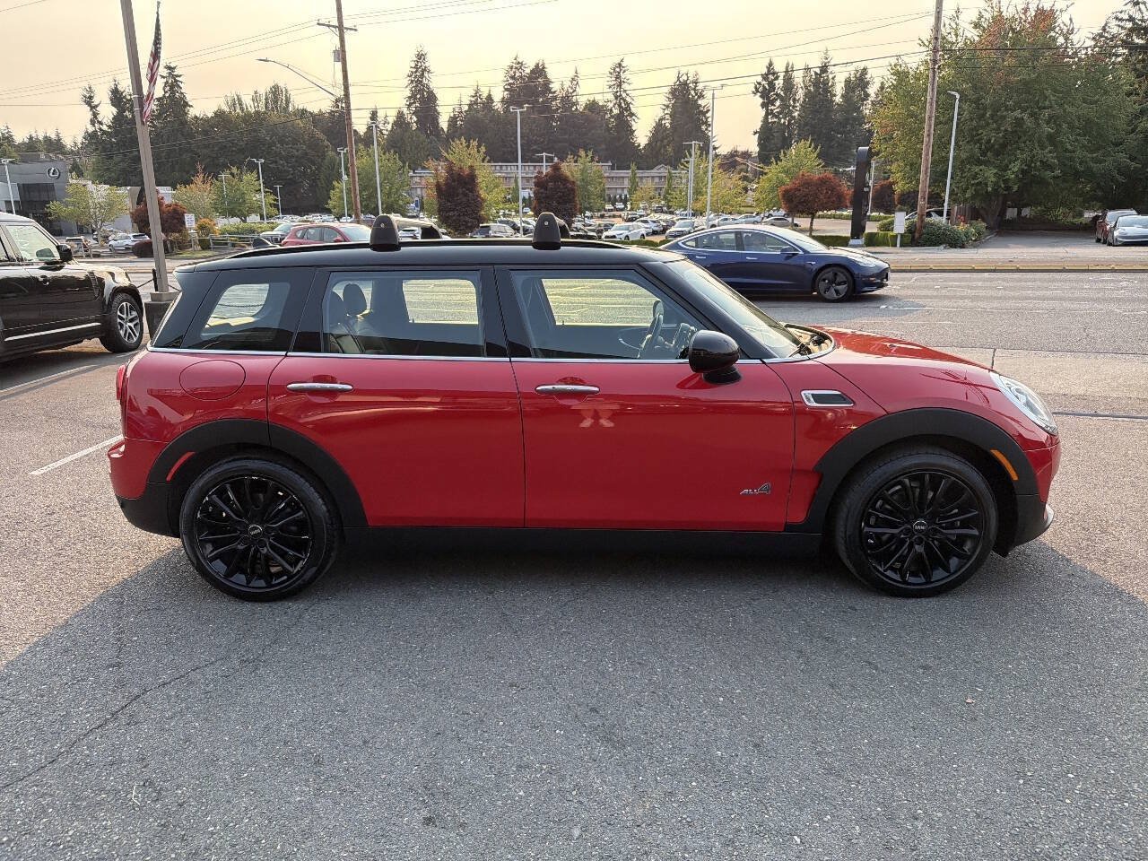 Used 2019 MINI Cooper Clubman ALL4 w/ Premium Package AWD/4WD image 9