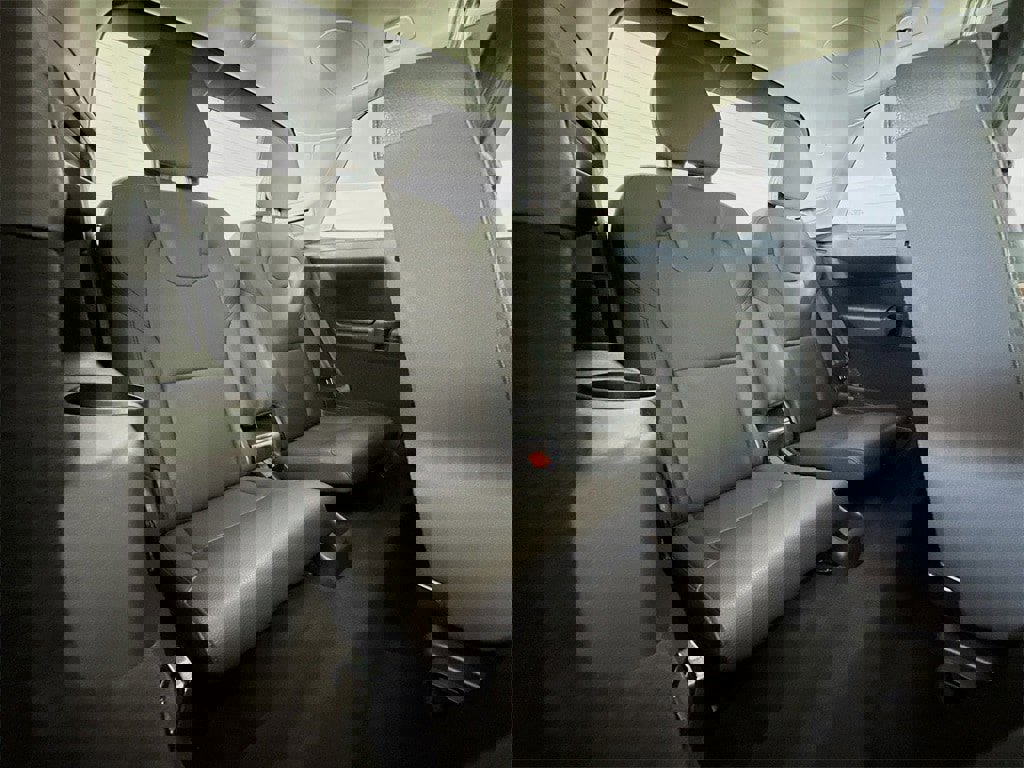 Certified 2024 Volvo XC90 T8 Plus image 29