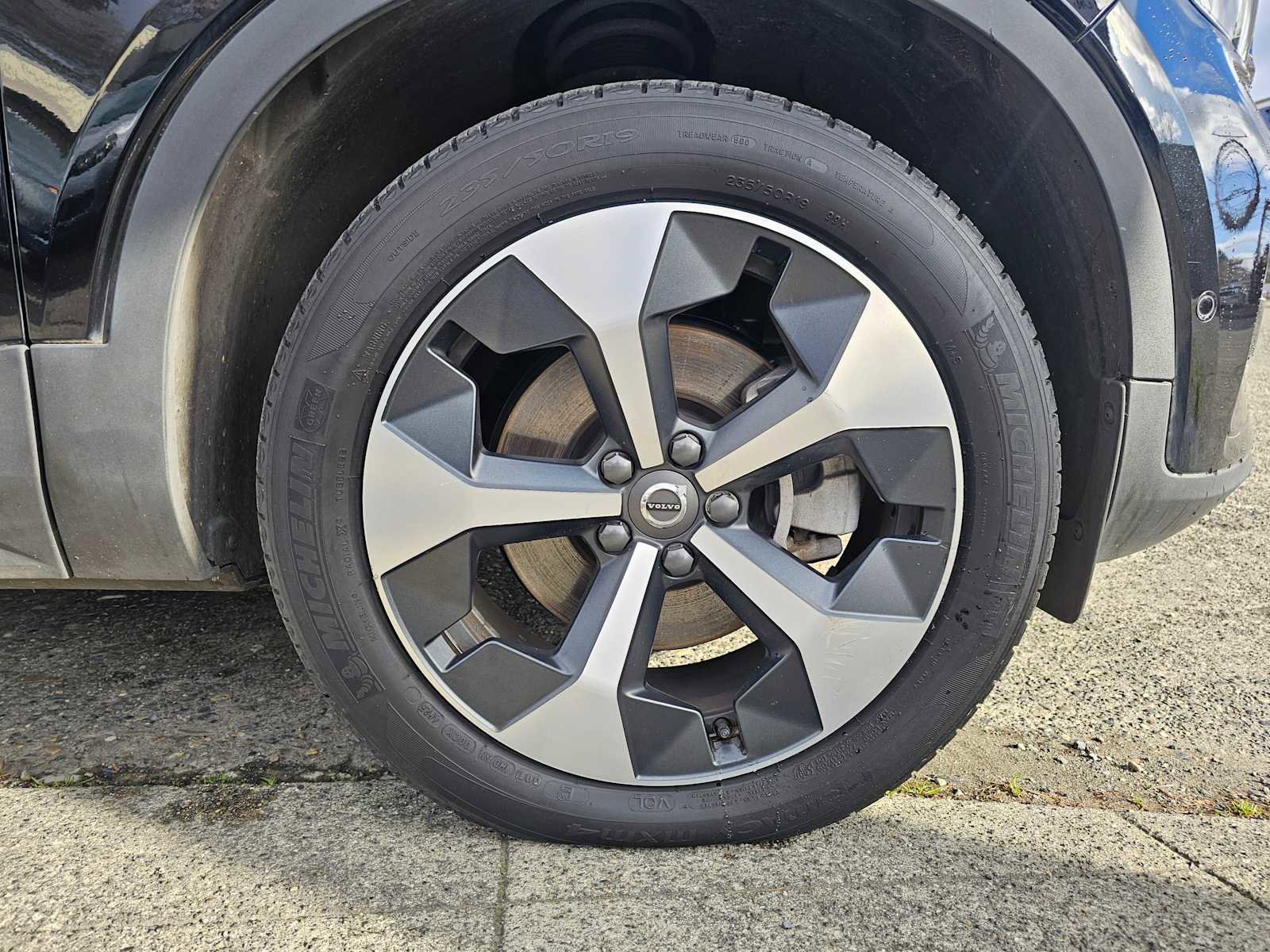 Used 2025 Volvo XC40 B5 Plus w/ Protection Package Premier image 9