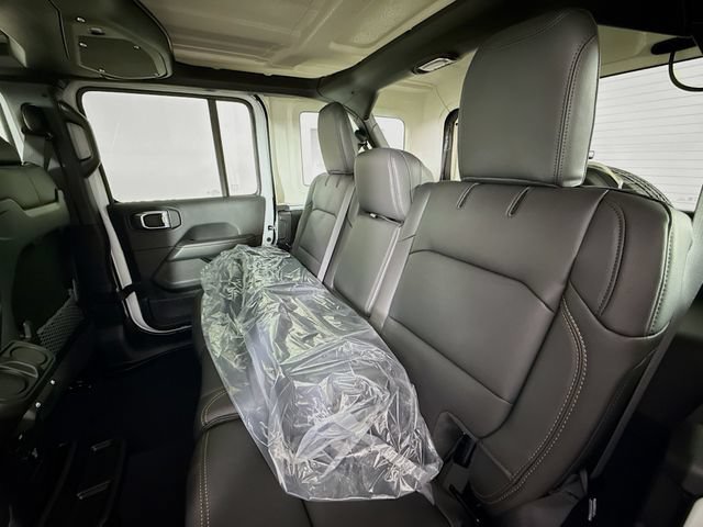 New 2026 Jeep Wrangler Unlimited Sahara AWD/4WD image 24